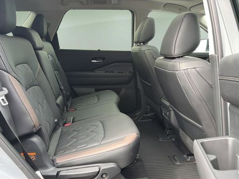 New 2026 Nissan Pathfinder Platinum AWD/4WD image 16