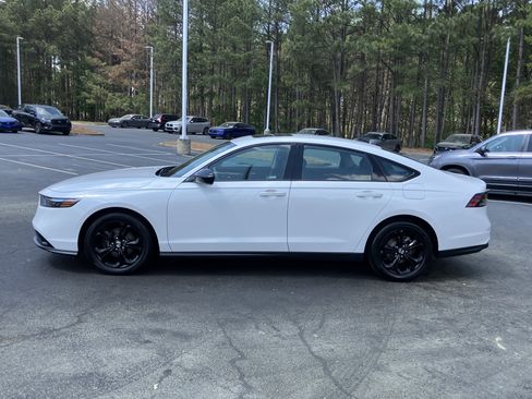 Used 2025 Honda Accord SE image 7