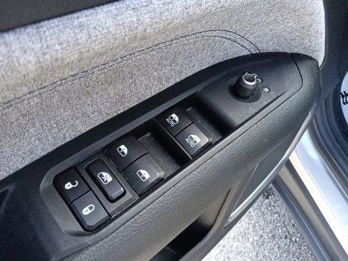 Used 2024 Jeep Compass Latitude AWD/4WD image 12