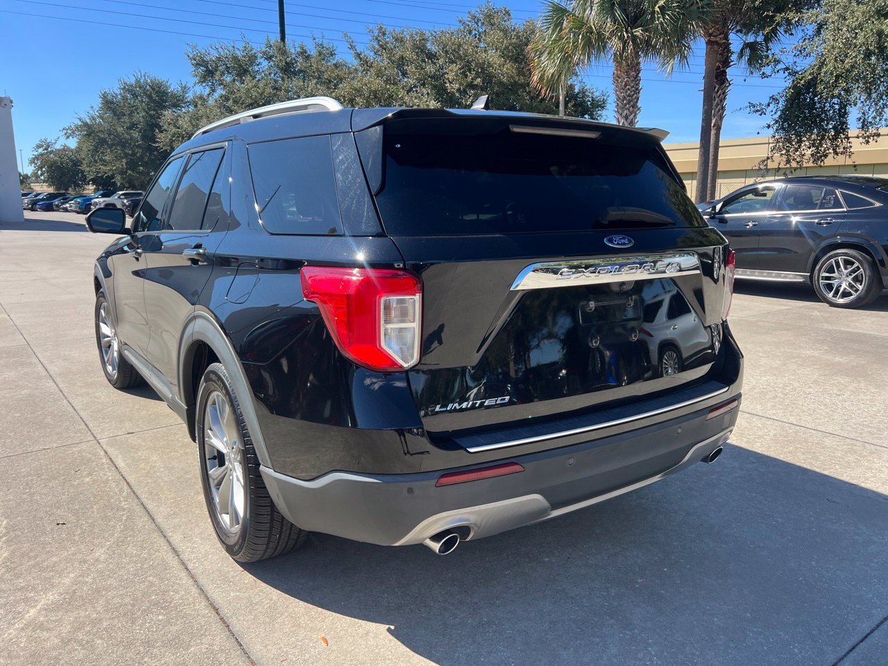 Used 2021 Ford Explorer Limited w/ Equipment Group 301A RWD image 5