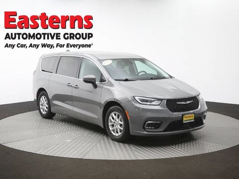 Used 2023 Chrysler Pacifica Touring-L FWD image 50