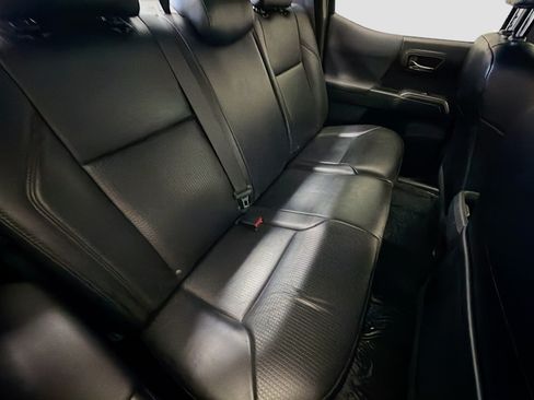 Used 2019 Toyota Tacoma TRD Sport AWD/4WD image 14