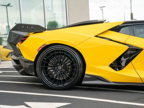 Used 2024 Lamborghini Revuelto AWD/4WD image 12
