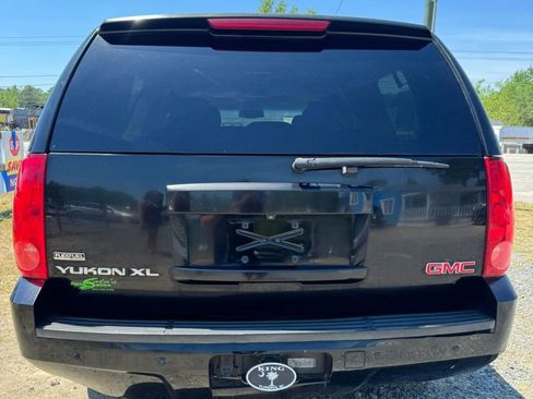 Used 2011 GMC Yukon XL SLT w/ SLT-2 Equipment Package AWD/4WD image 8