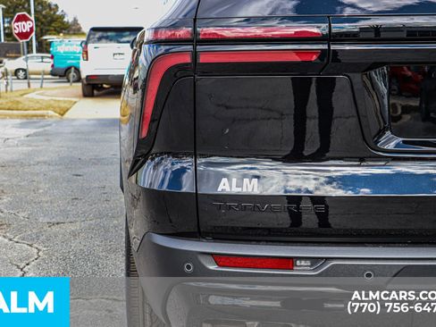 Used 2025 Chevrolet Traverse LT w/ Enhanced Driving Package image 17