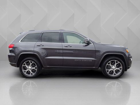 Used 2018 Jeep Grand Cherokee Limited image 6