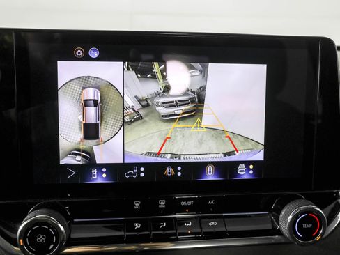 Used 2024 Chevrolet Colorado Trail Boss w/ Technology Package image 7