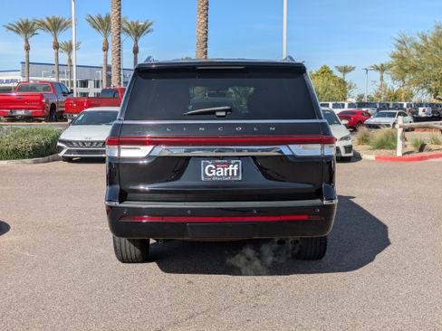 Used 2024 Lincoln Navigator L 4WD image 4