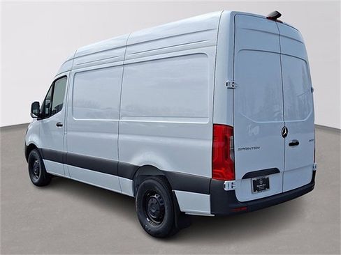 Used 2025 Mercedes-Benz Sprinter 2500 image 6