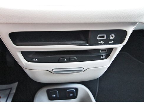 Used 2020 Chrysler Pacifica Limited w/ Advanced Safetytec Group FWD image 30
