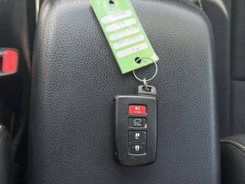 Used 2016 Toyota RAV4 XLE AWD/4WD image 19