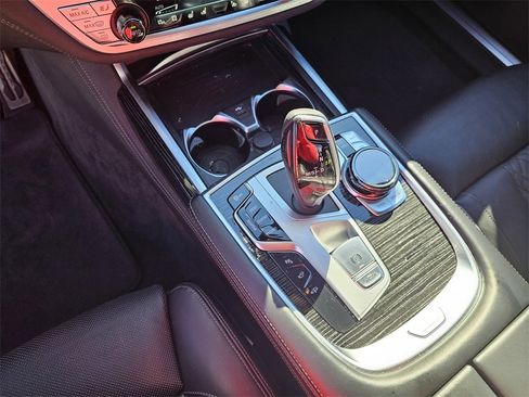 Used 2022 BMW 740i 740i w/ M Sport Package image 24