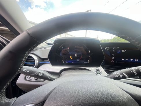 Used 2024 Chevrolet Trax LT w/ Driver Confidence Package image 15