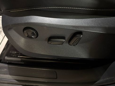 Used 2022 Volkswagen Taos SEL image 9