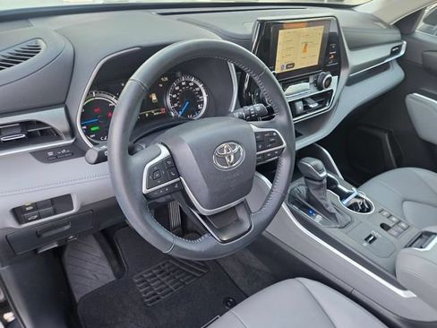 Certified 2024 Toyota Highlander XLE AWD/4WD image 12