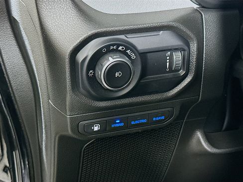 Used 2024 Jeep Wrangler Unlimited AWD/4WD image 16