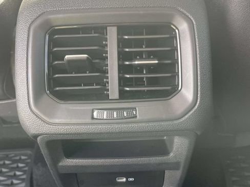 Certified 2024 Volkswagen Taos SE AWD/4WD image 16