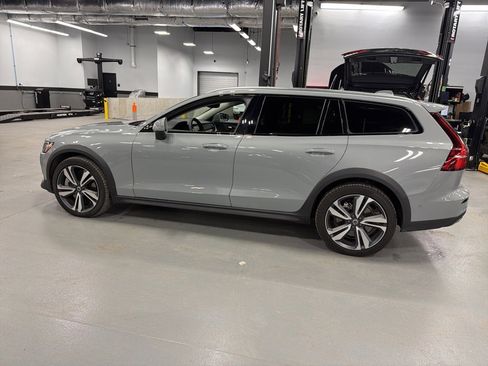 Certified 2025 Volvo V60 B5 Cross Country Plus image 3