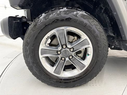 Used 2018 Jeep Wrangler Unlimited Sahara w/ Cold Weather Group AWD/4WD image 9