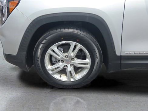 Used 2022 GMC Terrain SLE w/ Driver Convenience Package image 19