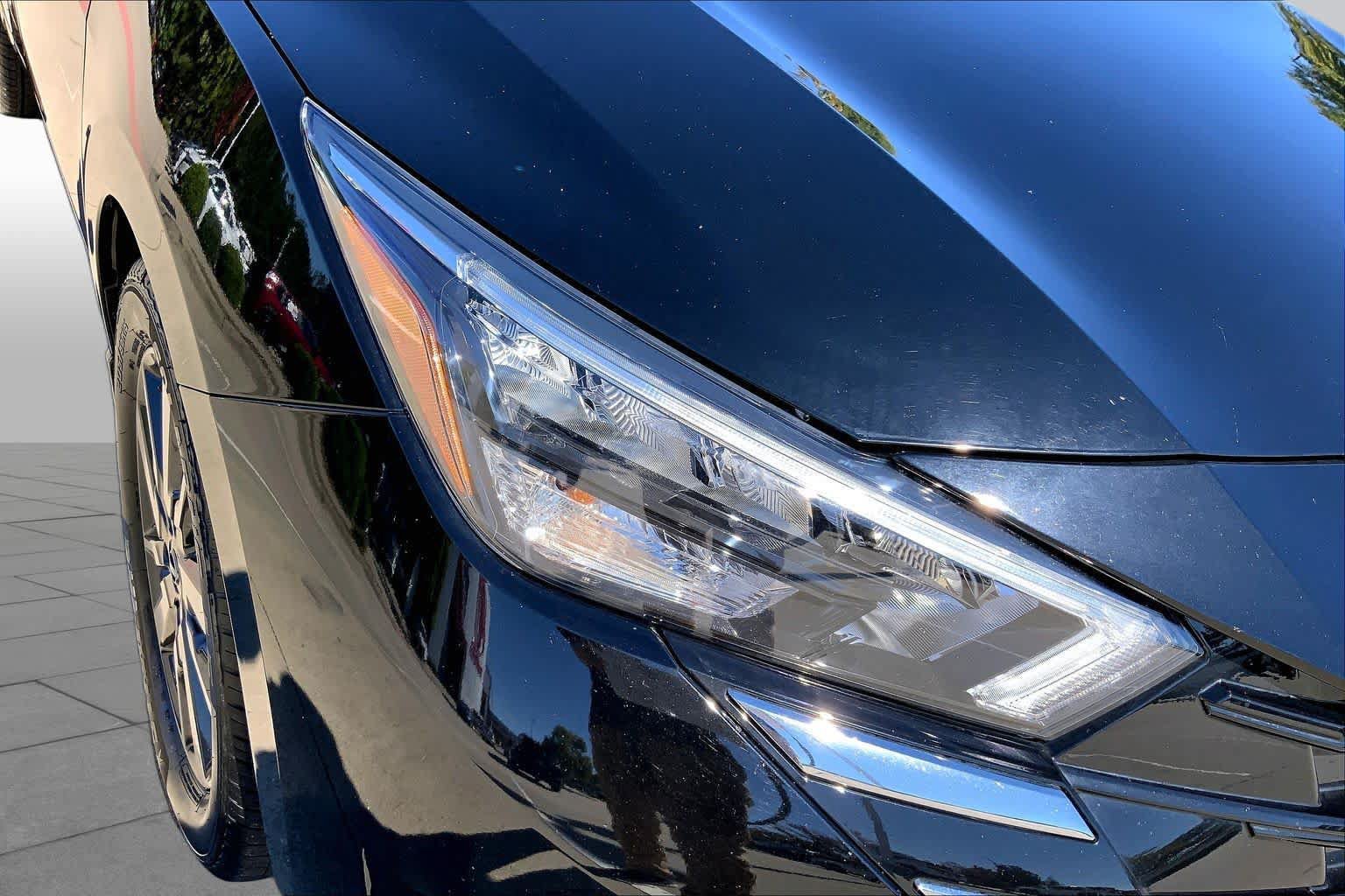 Used 2025 Nissan Versa SV w/ Trunk Package FWD image 25