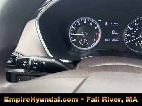 Used 2020 Hyundai Santa Fe SE image 31