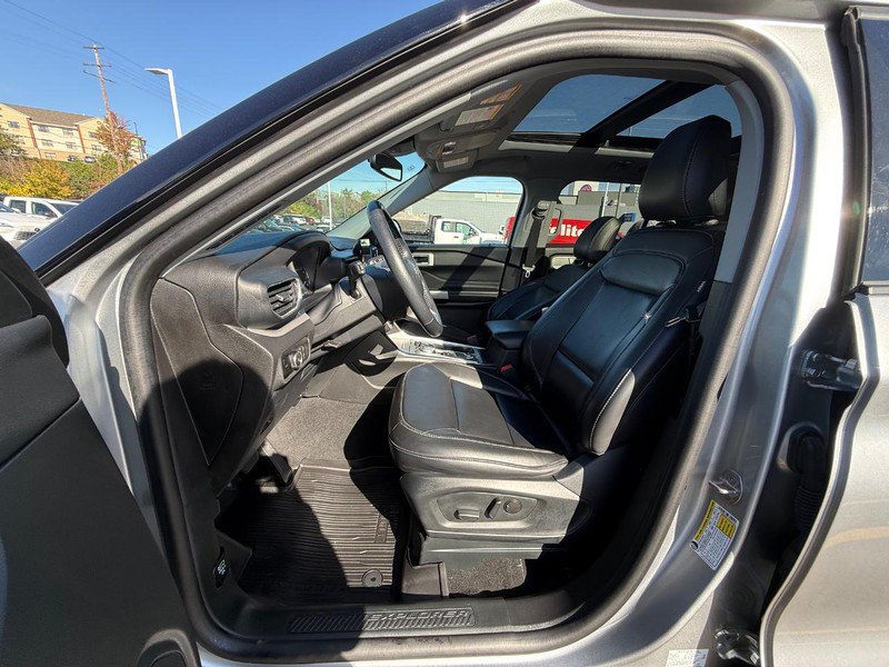 Certified 2023 Ford Explorer XLT w/ Equipment Group 202A AWD/4WD image 30