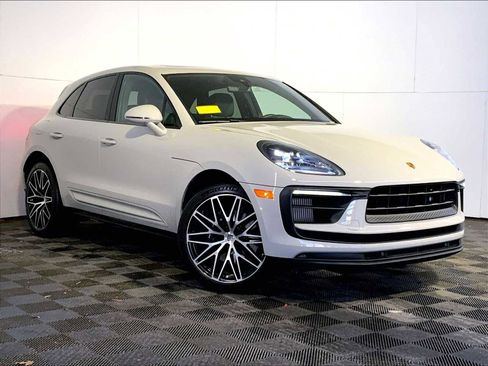Certified 2022 Porsche Macan S image 9