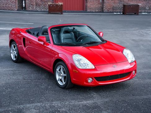 Used 2003 Toyota MR2 image 4