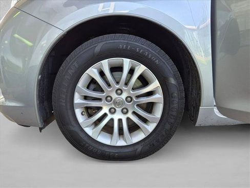 Used 2015 Toyota Sienna XLE FWD image 13