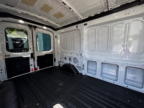 Used 2019 Ford Transit 250 130 Medium Roof RWD image 10