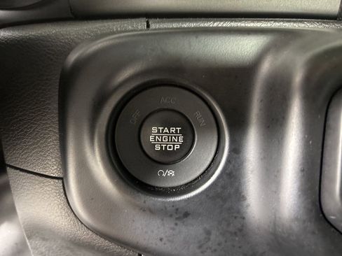 Used 2022 Jeep Gladiator Sport image 13