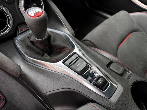 Used 2019 Chevrolet Camaro ZL1 w/ LPO, ZL1 Protection Package RWD image 25