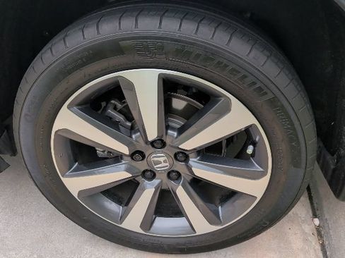 Used 2023 Honda Pilot Touring image 6