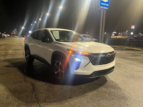 Used 2024 Chevrolet Trax RS w/ Driver Confidence Package image 2