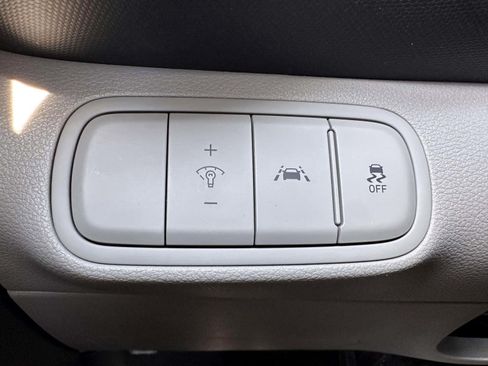 Used 2020 Hyundai Venue SEL FWD image 14