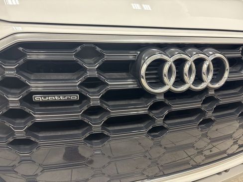 Used 2023 Audi Q5 2.0T Premium w/ Convenience Package AWD/4WD image 13