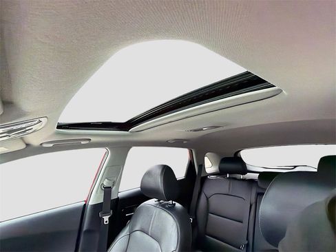 Used 2022 Kia Niro EX Premium image 26