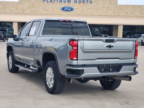 Used 2025 Chevrolet Silverado 2500 High Country w/ High Country Premium Package AWD/4WD image 4
