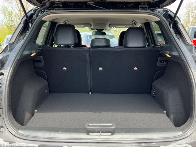 Used 2026 Nissan Kicks SR w/ Cold Weather Package FWD image 33