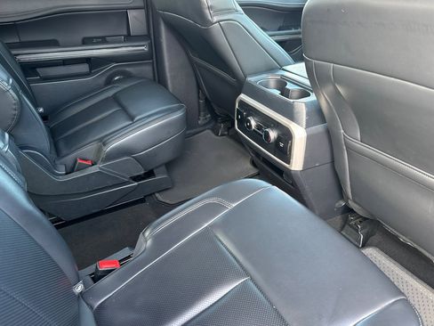 Used 2024 Ford Expedition XLT image 19