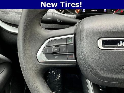 Used 2024 Jeep Compass Latitude image 11