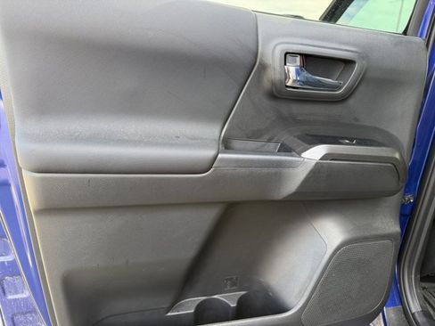 Used 2023 Toyota Tacoma TRD Off-Road image 19