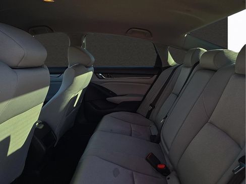 Used 2018 Honda Accord LX image 17