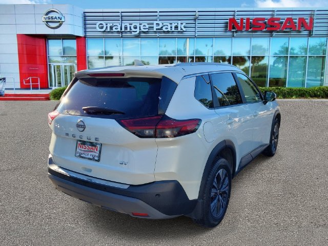 Used 2023 Nissan Rogue SV w/ SV Premium B Package FWD image 2