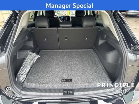 New 2025 Volkswagen Tiguan SE image 25