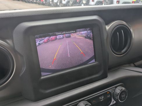 Used 2018 Jeep Wrangler Unlimited Sport S image 12