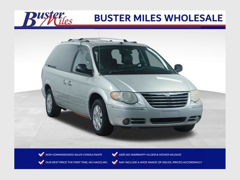 Used 2005 Chrysler Town & Country Limited FWD image 1