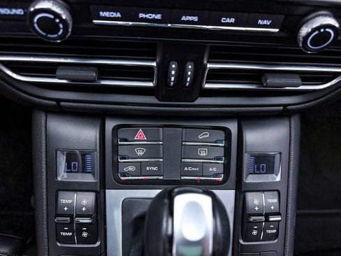 Used 2021 Porsche Macan AWD/4WD image 30