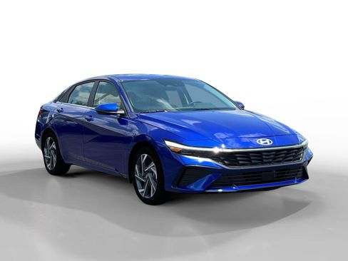 New 2025 Hyundai Elantra Limited image 11